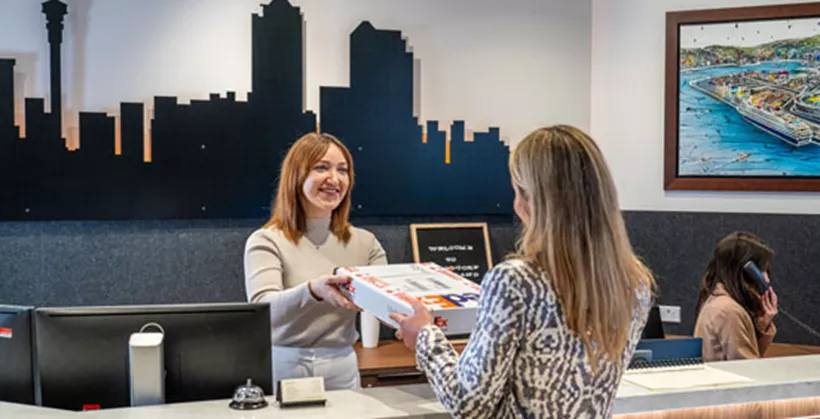 receptionist.jpg